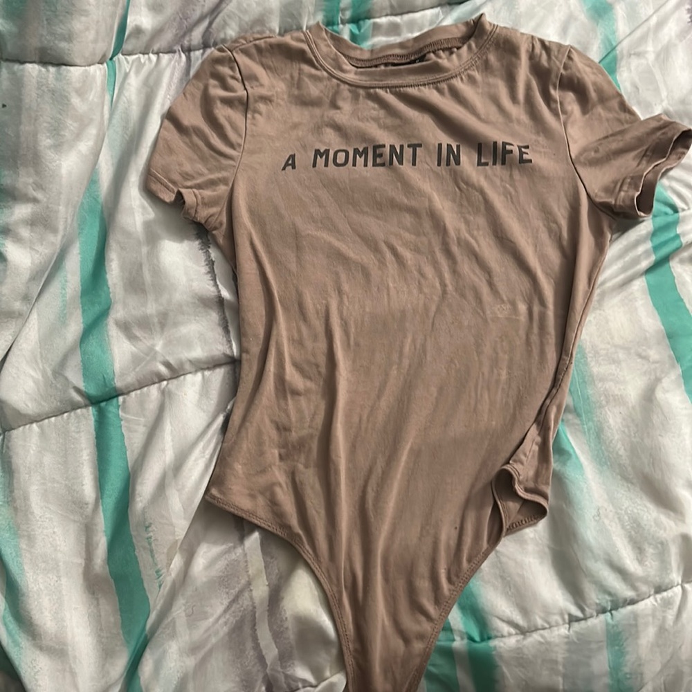 Moment in life top with buttons at the bottom